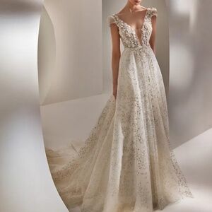 Nicole Milano- Laktha Wedding Dress size 10